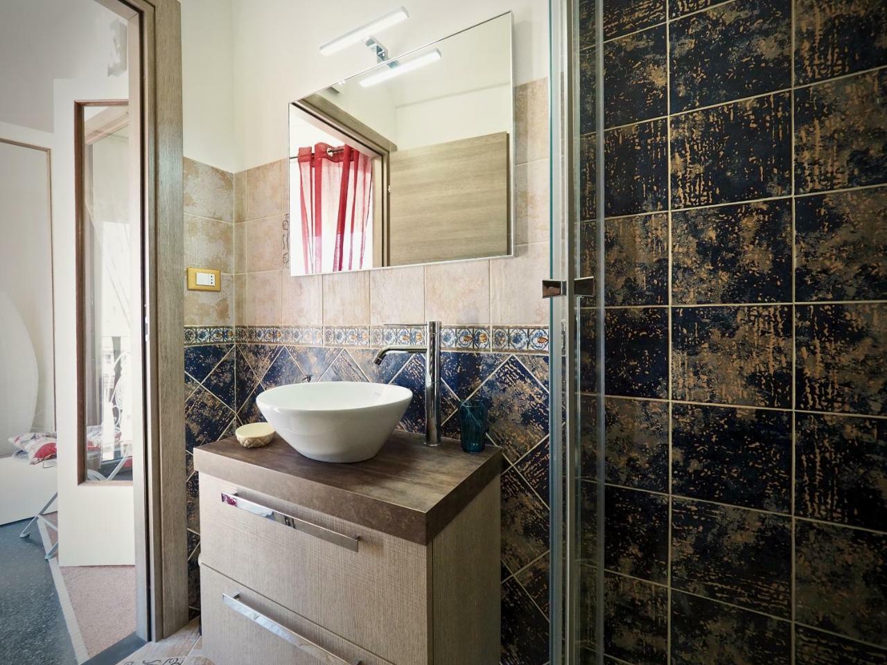 Romantic Suite Con Vista San Donato Генуа Екстериор снимка